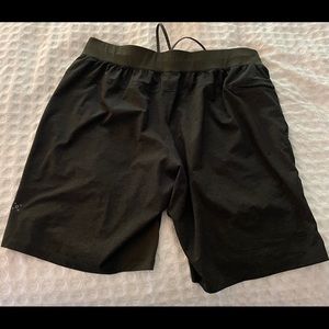 LuluLemon T.H.E Short linerless olive green